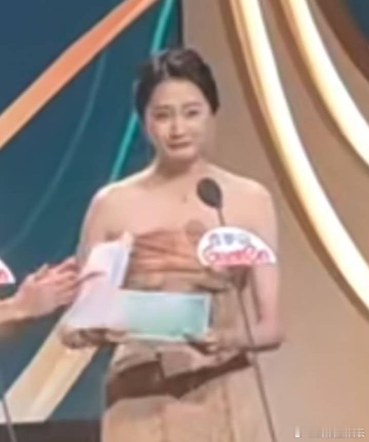 关晓彤哭成typeC关晓彤哭成typeC了哭成typeC了哈哈哈哈哈！ ​​​