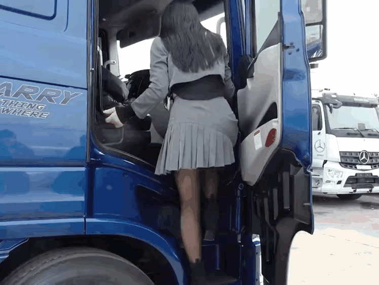 为什么上车得脱鞋子？有知道的嘛？[what][what]