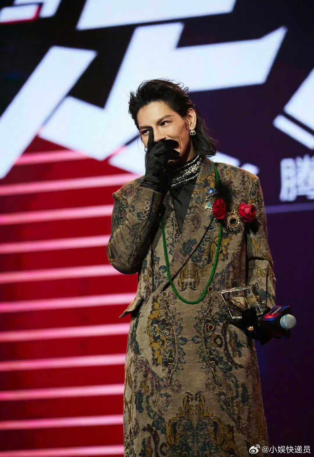 向佐把梅艳芳张国荣当成事业榜样当向佐谈起梅姑的西装、哥哥的红高跟鞋…原来娱乐圈最