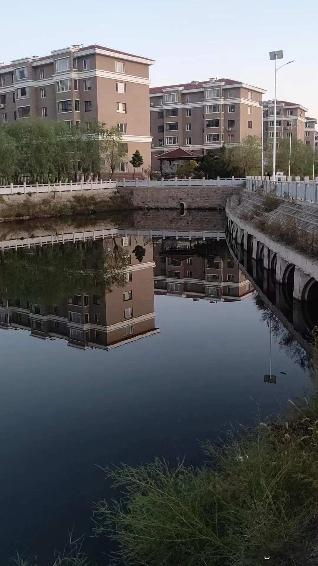 在这个五彩斑斓的世界里，我们时常发现，挣钱的步伐似乎总是在不经意间被花钱的节奏悄