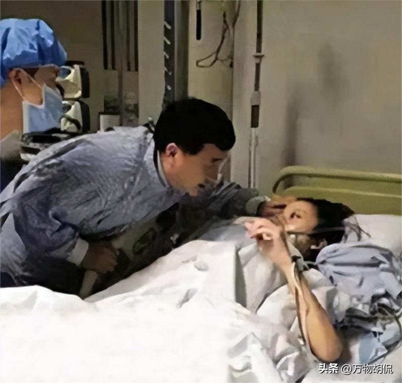 2015年，姚贝娜离世前，留下的最后一张照片，她躺在病床上那憔悴的面容实在让人心