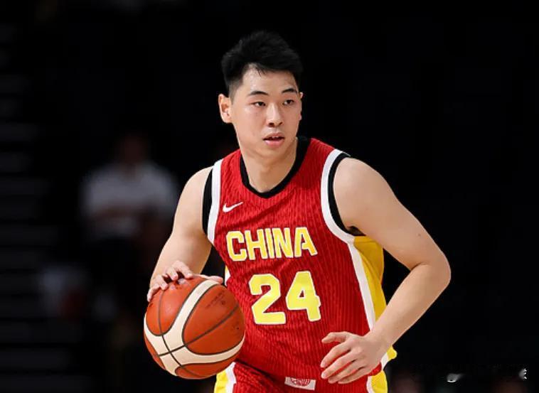 大家别骂我，我给男篮个建议，直接把主力换下来，让比赛早点进入垃圾时间吧！
不然等