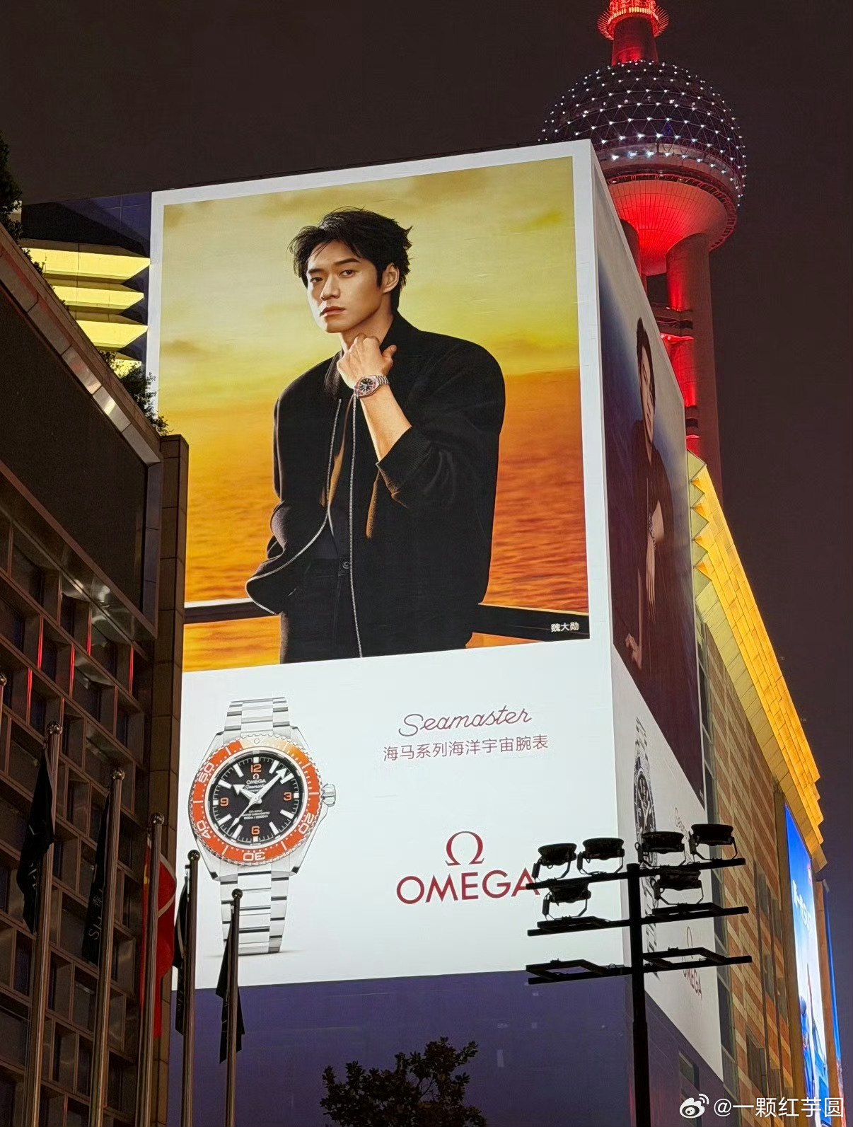 欧米茄给魏大勋投的超大地广！东方明珠，三里屯，太古里多个黄金地段都有，甚至虹桥机