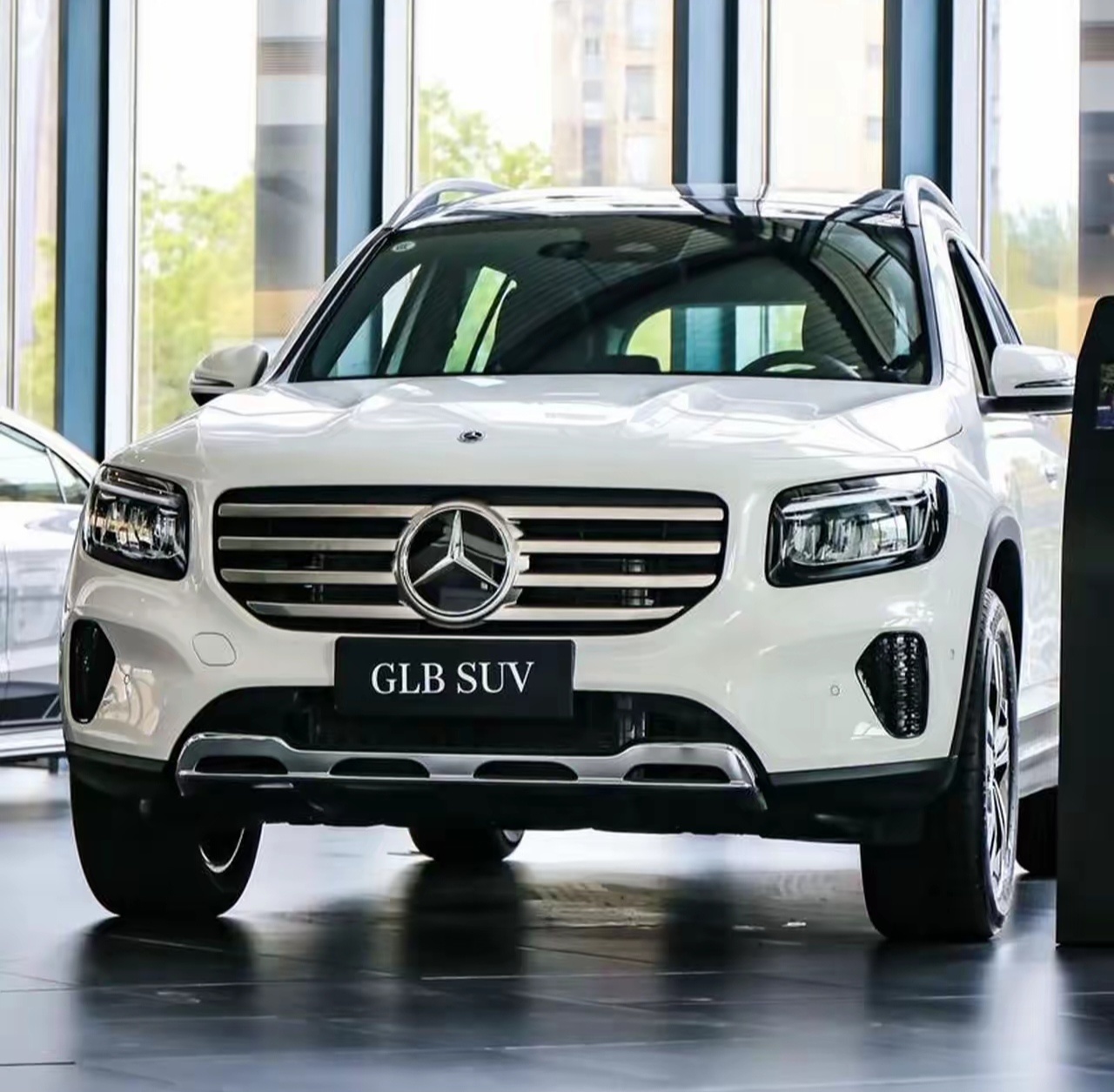 奔驰一季度中国销量暴跌27%家族里一个弟弟是做生猪生意的，去年提的奔驰GLB，然