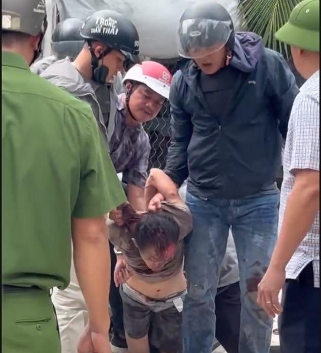25年9月8日越南多乐省，一警察中校在追捕歹徒时，连中多刀牺牲。
后犯罪嫌疑人，