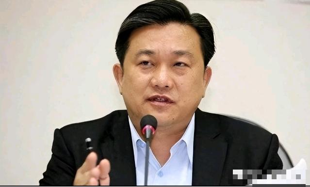 “台独”分子王定宇又开始攻击郑丽文了！
 
4月8日，王定宇声称，郑丽文在中山陵