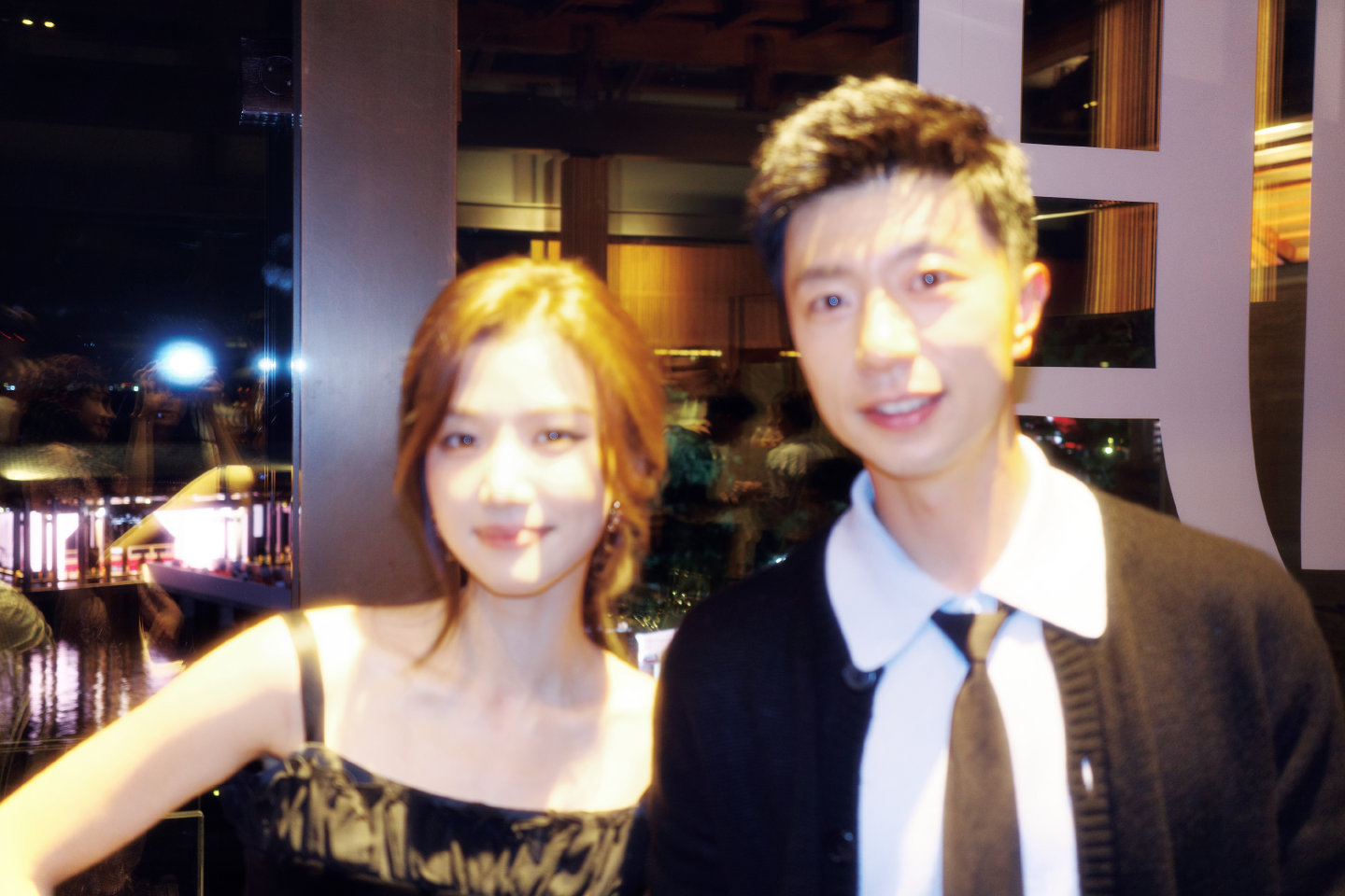 卢昱晓马龙晚宴合照卢昱晓晒晚宴合照好多人的合照 ​​​