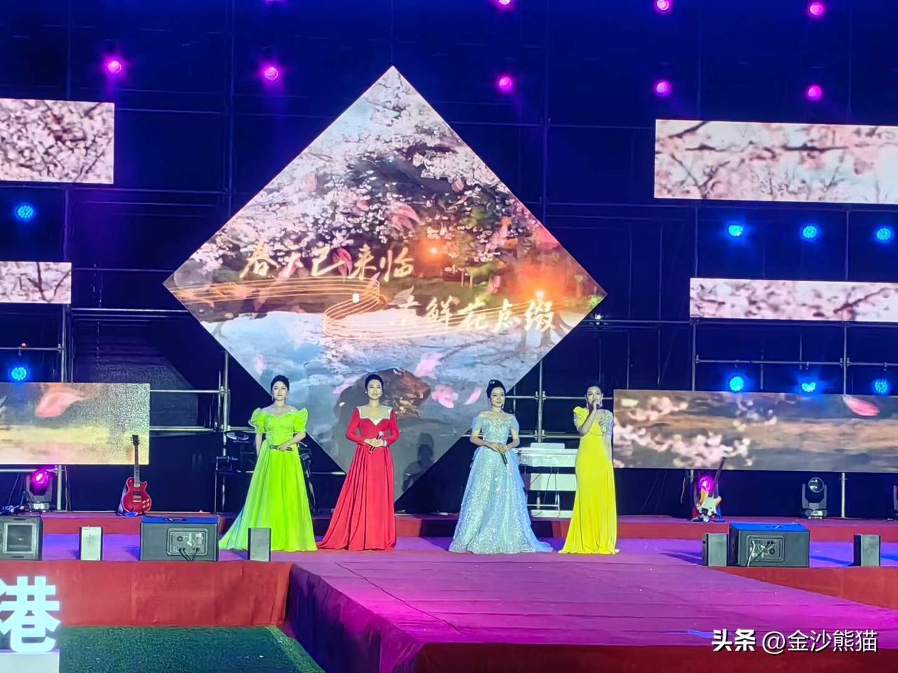 “成都舰”，家乡舰，我们又来了！
一次建军节前城舰双向奔赴，
一场精彩的草坪音乐