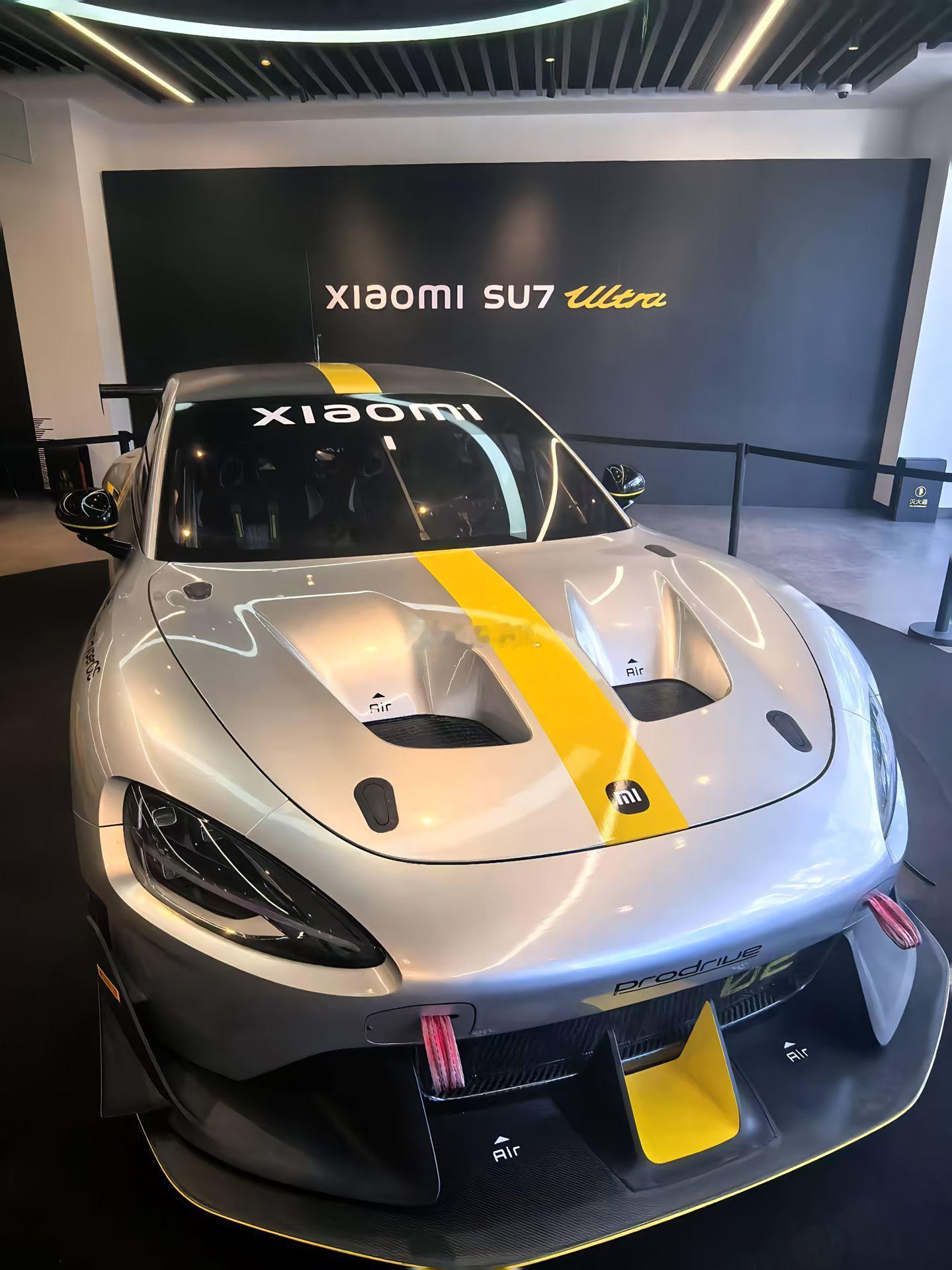 小米SU7 Ultra原型车来了。小米su7ultra 雷军 ​​​