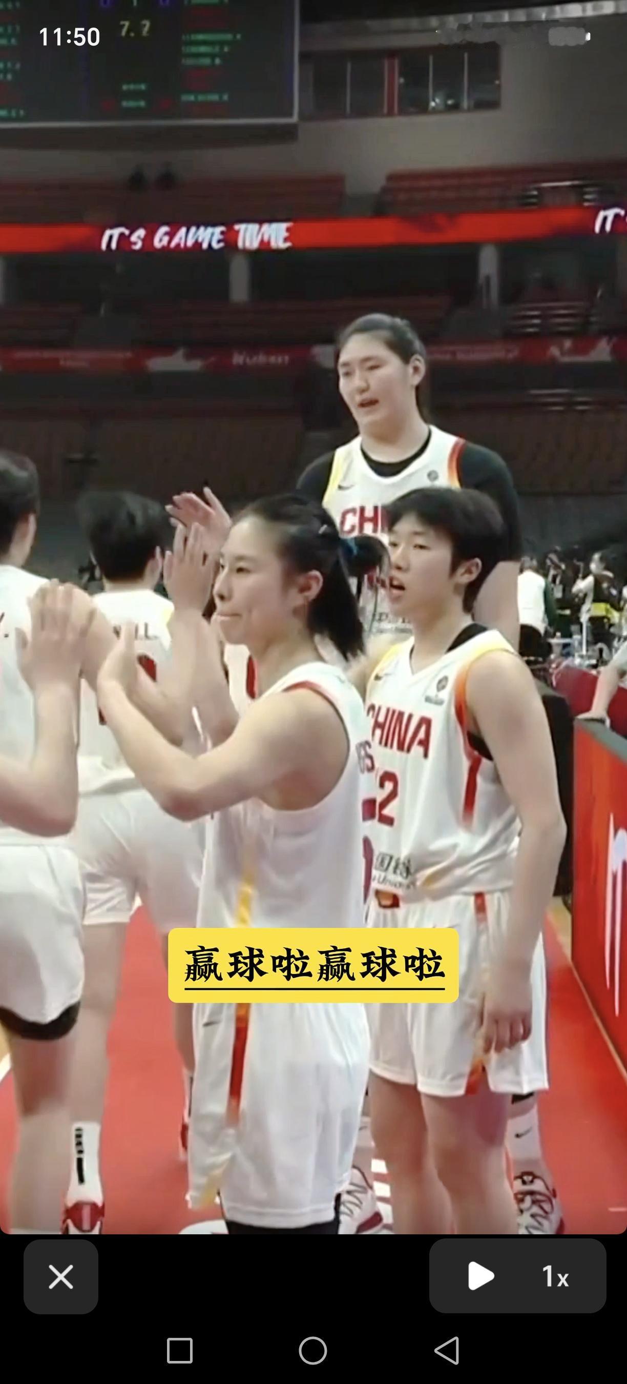 赢球啦赢球啦！中国女篮大战马里队，由老将王思雨持球推进，轻松过半场。对手上来就逼