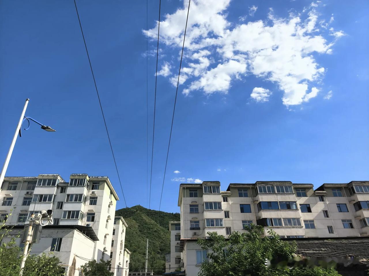 参加保险公司的新品会，吃了、喝了、纪念品领了、奖抽了，然后扭屁股走人了，这要是以