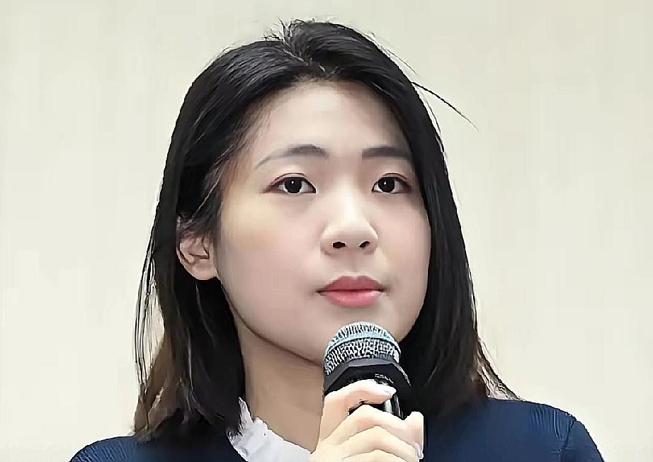 太意外了！
徐巧芯为吴石正名，
大陆人民的英雄，祭拜无可厚非！
​徐巧芯表示，吴