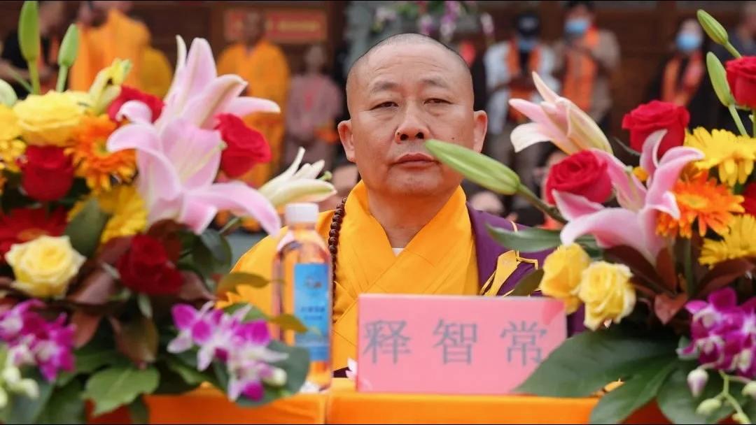 智常法师开示:
过去的，如果做错了，不要责怪自己，因为人生没有如果，也不会重来，