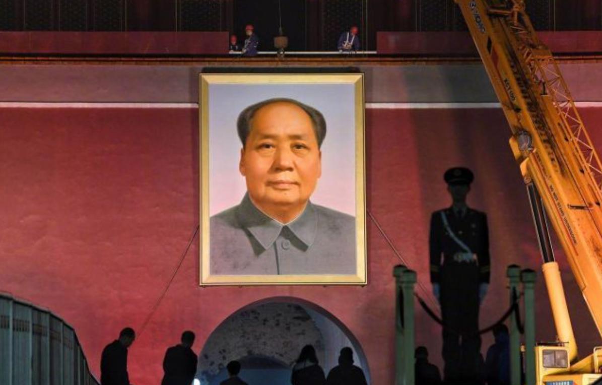 人民为什么崇拜毛主席？

1958年，江西余江县传来血吸虫病被消灭的消息。毛主席