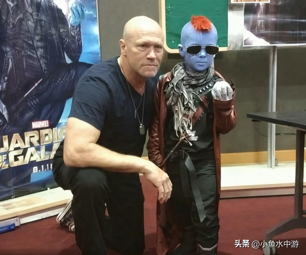 这样的瞬间恰恰说明了粉丝见面会为何如此特别。
 
在《银河护卫队》中饰演勇度·乌