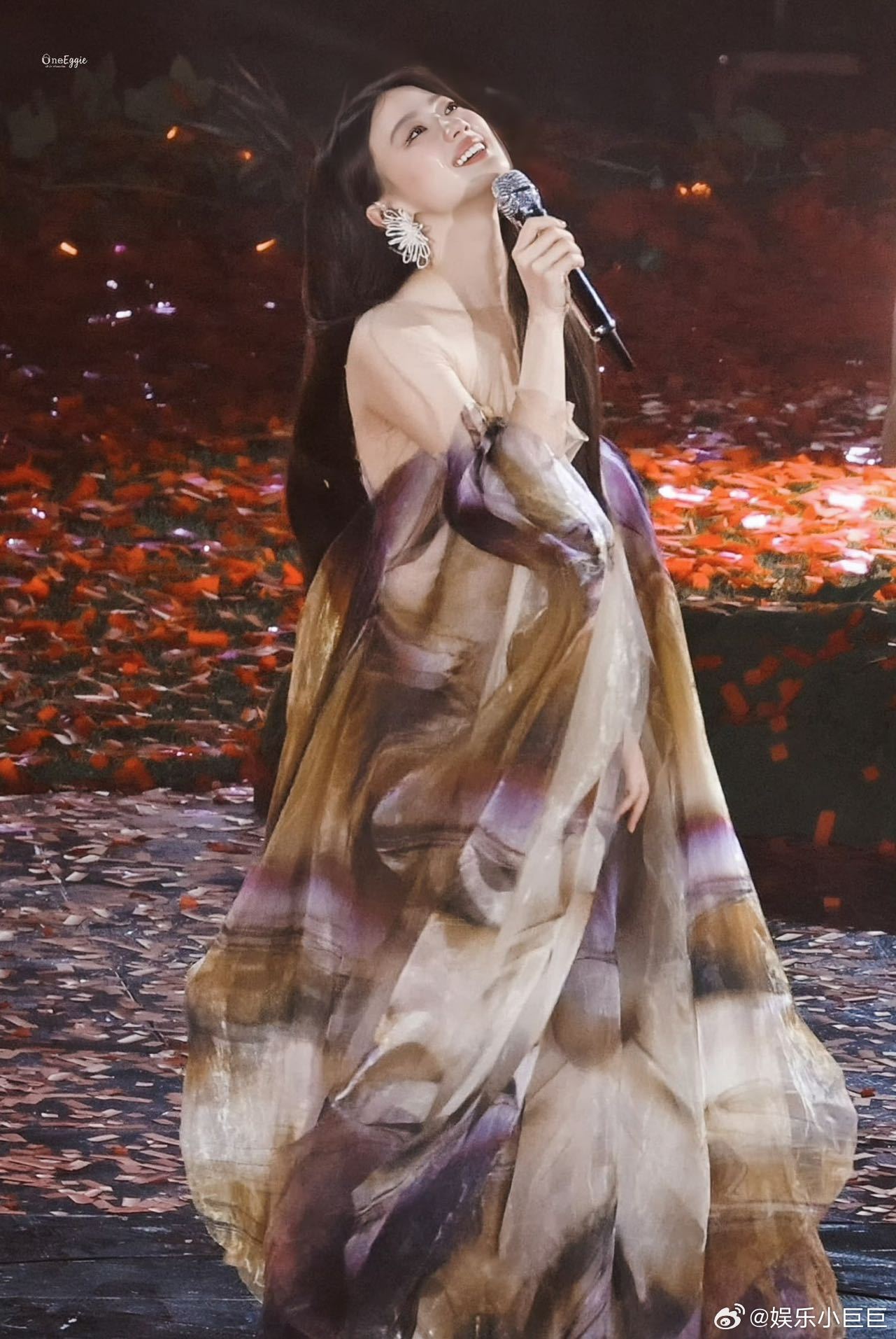 单依纯纯妹妹2.0演唱会单依纯今晚还有演唱会 深圳蛋岛持续上演音乐狂欢，纯妹妹主