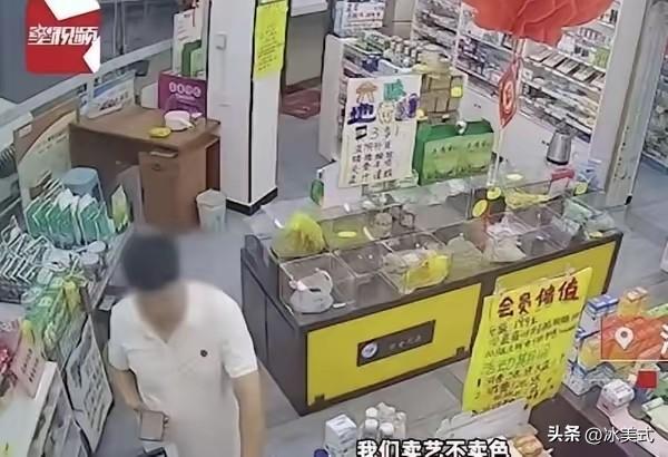 河南漯河，一男子去药店买药，见女店员戴着口罩，觉得她上半张脸很漂亮，便要求女店员