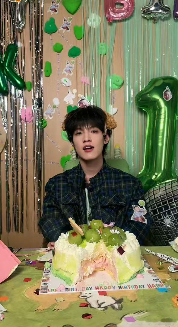 张泽禹直播 定格直播生日瞬间，祝张泽禹岁岁安康一路向阳而生 