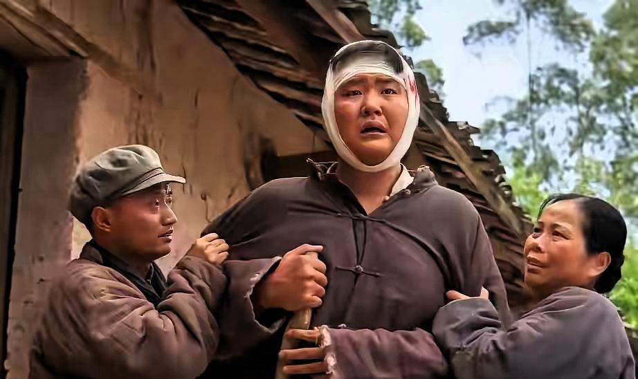 年入几十万喊穷，转头演民工？
这对母子，精准踩中了大众的雷区。
《一路向前》讲的