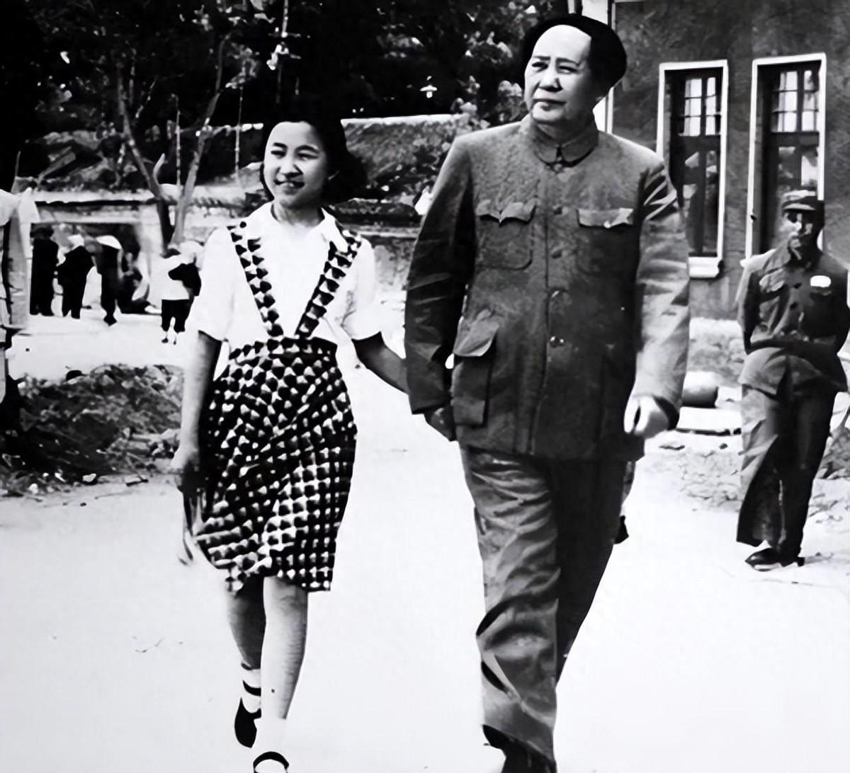 1985年王光美与李银桥夫妇偶然相遇，谈到李讷时感慨道：你们那件事真是做得非常好