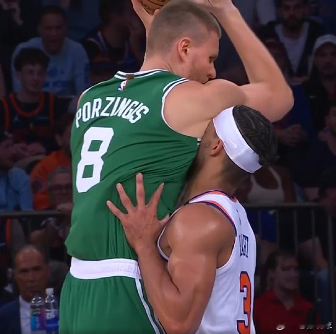 nba季后赛凯尔特人vs尼克斯 半场最佳！钻到波神胳肢窝用脸防守的哈特！[笑cr