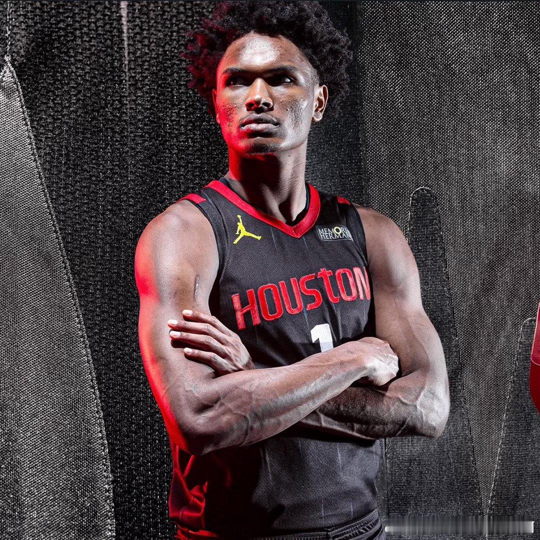 NBA  现在有一个很印象流的观点：阿门如果有了三分就是顶薪甚至联盟前几的球员。