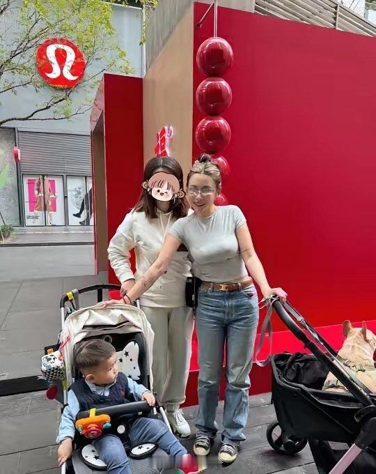 万象天地偶遇葛夕！没想到遛娃遛着遛着还能偶遇到葛夕！姐姐真人真的好美 状态好好！