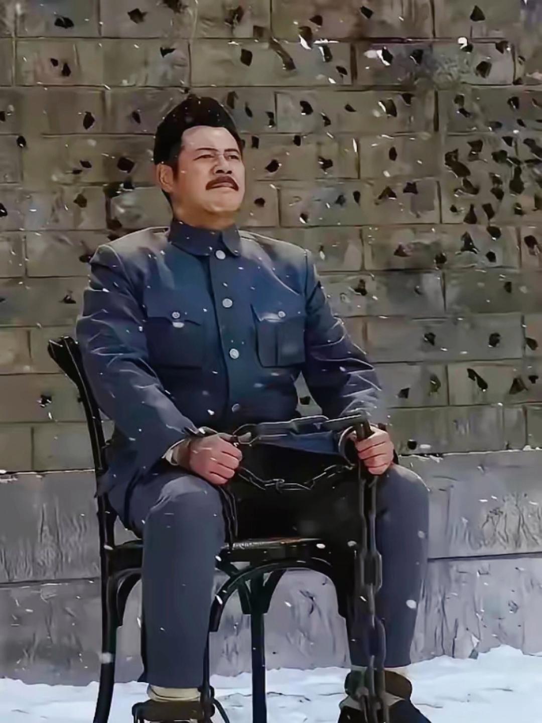 吉鸿昌被枪决以后，他的妻子胡红霞卖掉所有的资产赎回了尸体，不经意间发现丈夫口袋深