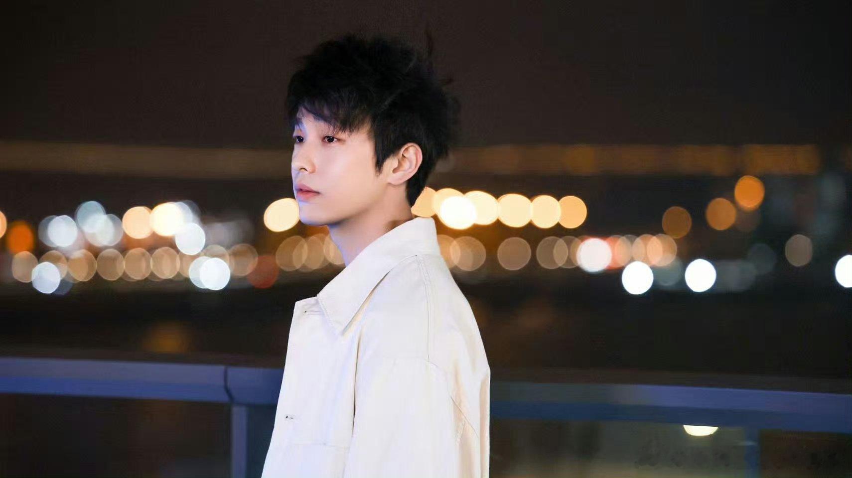 年会抽到最大奖是重在参与奖 年会全程陪跑，大奖无缘，裴总这老板当得也太心酸了！ 