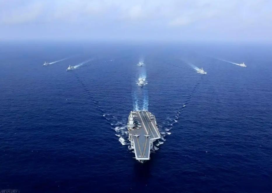 中国海军“围观”军演意义重大。从战略层面看，这是一种实力展示。就像之前美军在西太