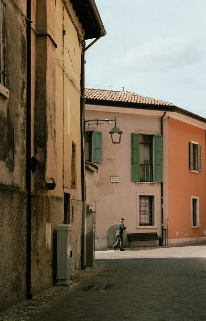 乔布斯说：“我特别喜欢和聪明人交往，因为不用考虑他们的尊严”。 采访者问：“聪明