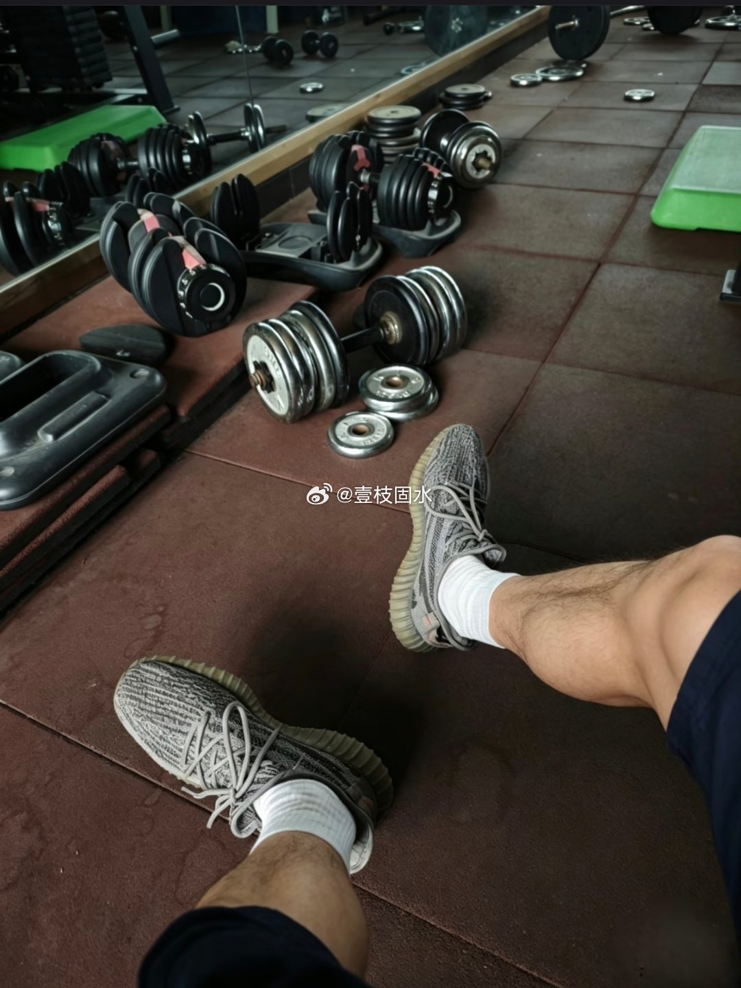 上半年经济数据Gdp突突突，这个很正常。但细看里面有个指标就是居民收入增长了5.