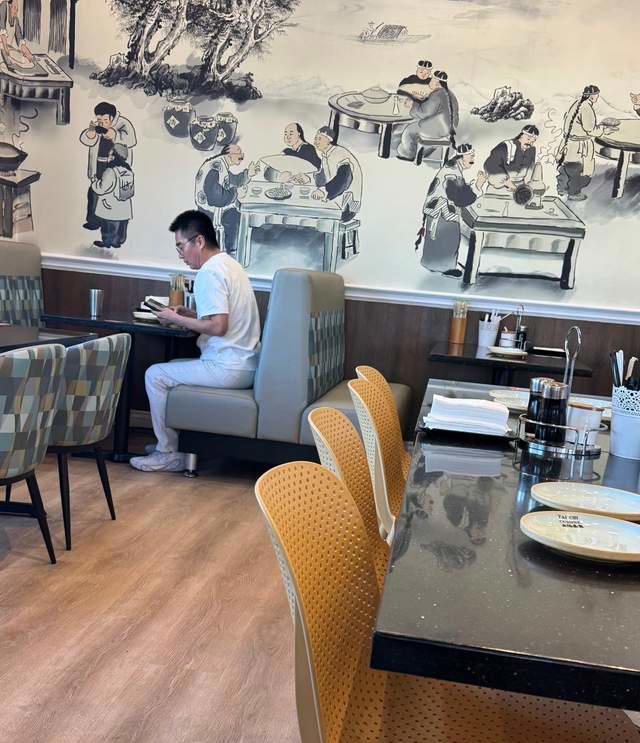 不过话说回来，有些男人还是有情有意的，但是少，大部分的男人是冷漠无情的，不管是女