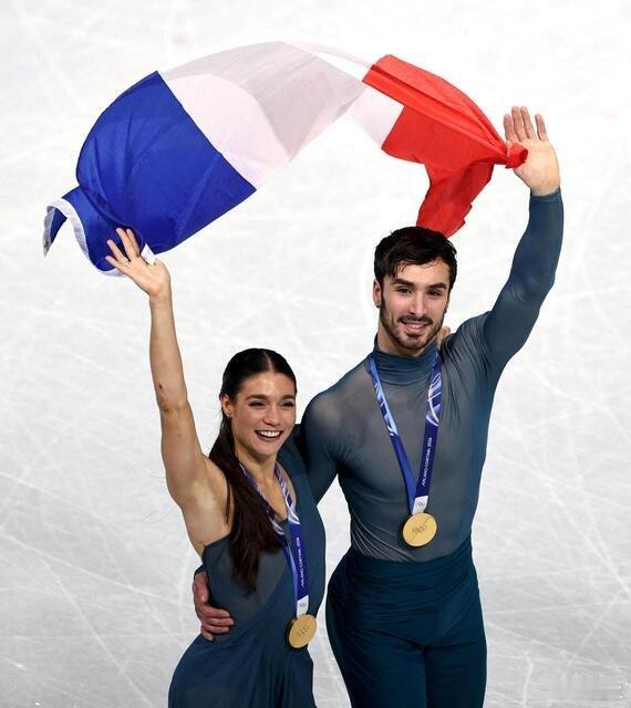 国际滑联否认冰舞打分不公 由于法国冰舞裁判给本国选手打出高分，而给美国选手打低分