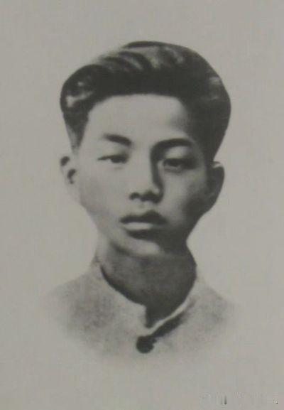 叶刚
叶刚，男，原名叶道生，别号破浪，笔名一叶，原浙江南田县南田岛螺蛳礁（今宁波