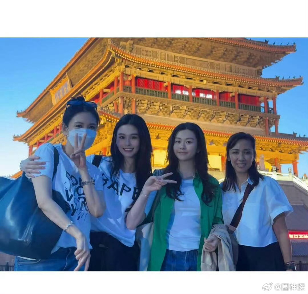 邱淑贞带两个女儿同游西安 两个女儿完美遗传了妈妈的基因，好美😍 ​​​