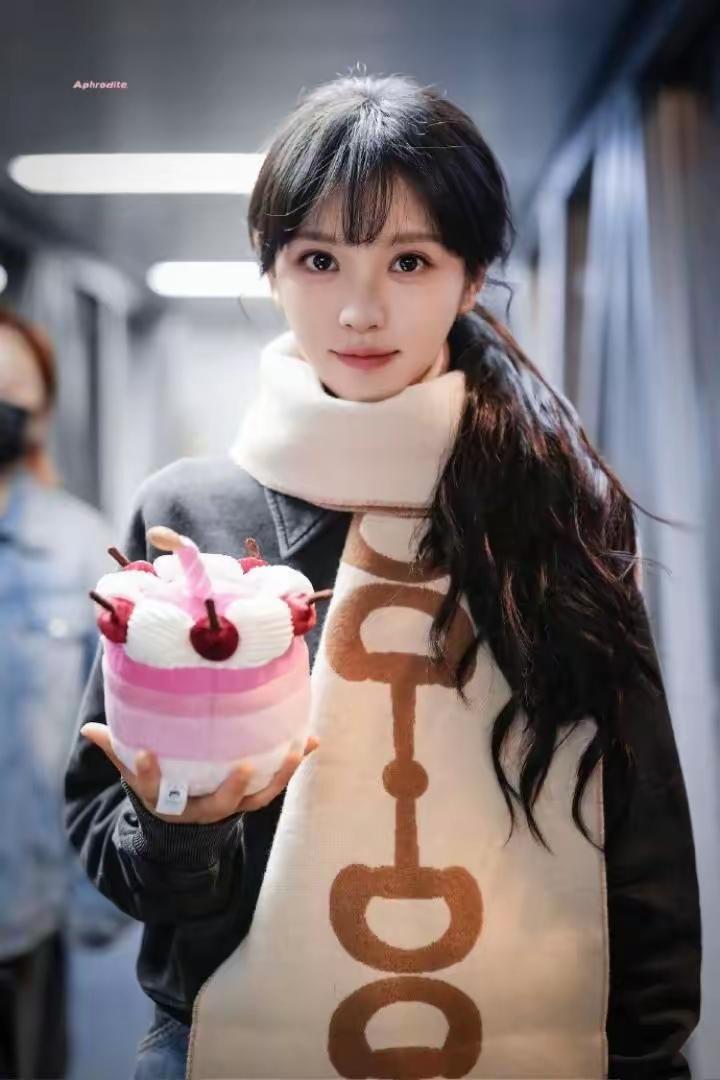 [烟花]《天才女友》定档了[烟花]顺便安利——🍰版的[送心]小田[心]