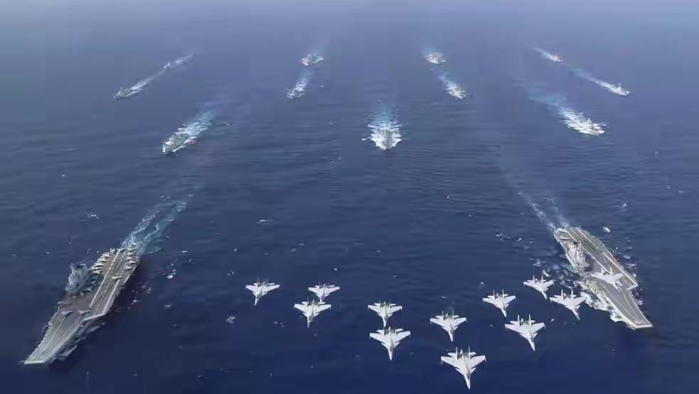 现在南海可热闹了，各方都扎堆南海，11月14-15日，美日菲在南海聚集9艘舰艇，