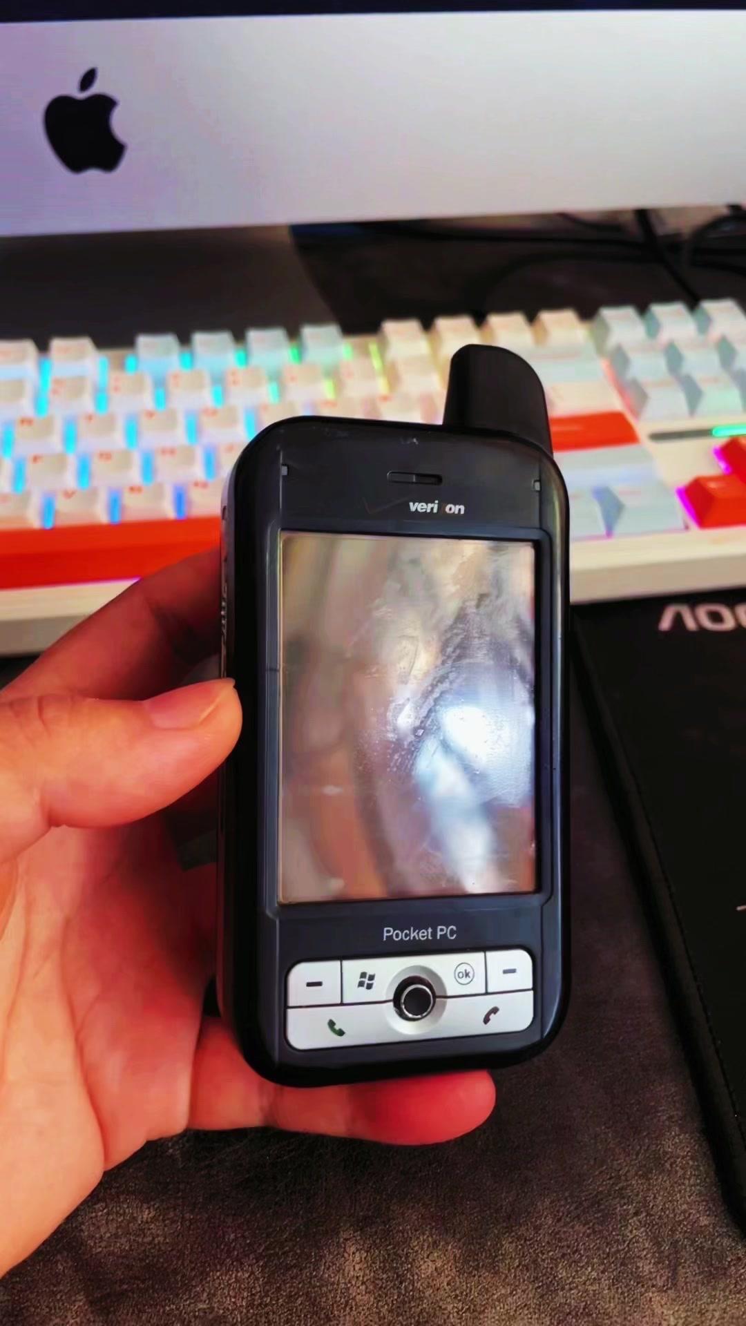 🖥️花5块在广州鬼市捡到宝！这个pocketPC手机估计99%人没见过～后盖有
