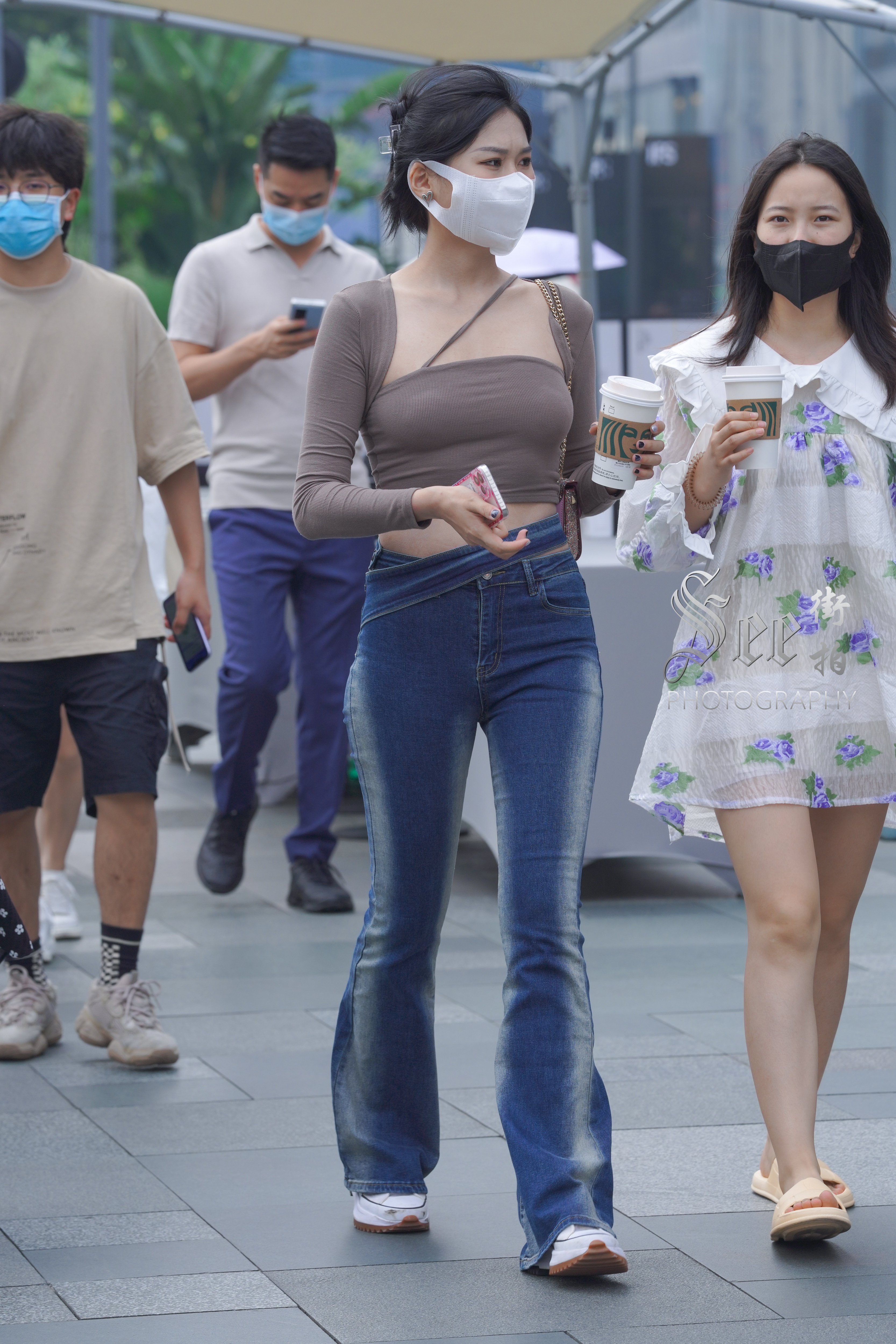 牛仔裤气质显身材~~ ​​​