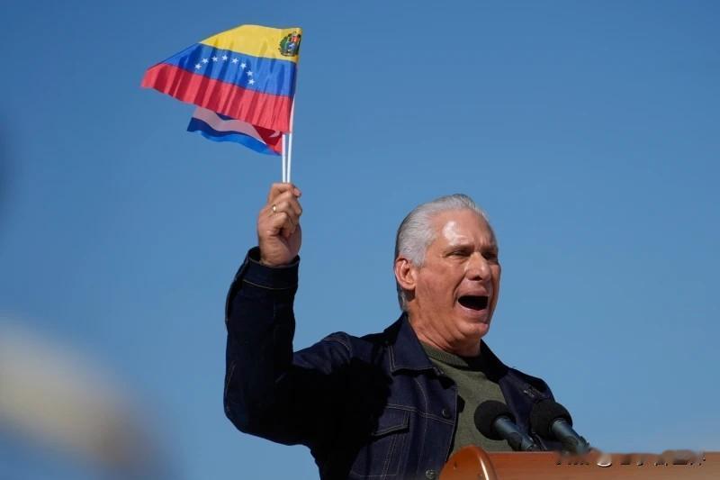 【古巴总统为参加军事演习的战士们打气：让美帝国主义考虑好代价】
哈瓦那时间202