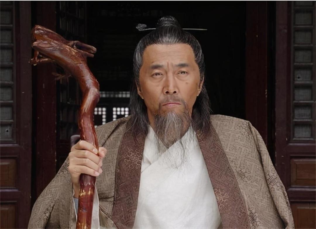 1375年，刘伯温被朱元璋猜忌，拒绝吃药。临终前，他嘱咐儿子远离朝堂刘家九代后，