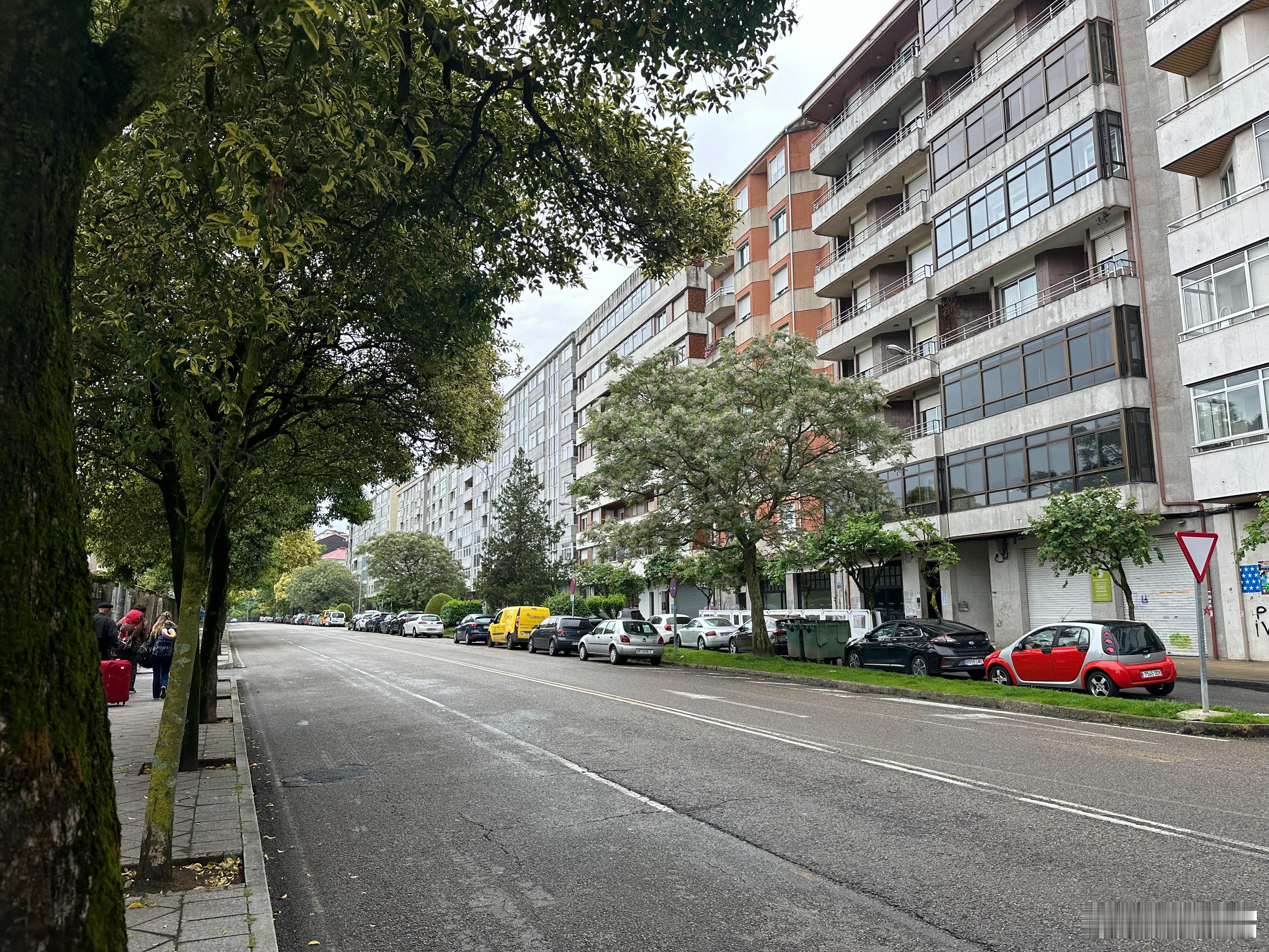 离开马德里，抵达第一个西班牙小城市到了西班牙小城市，第一感觉是，这里是纯不会讲英