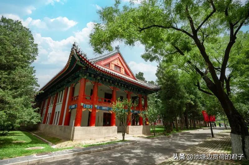 我国哪些高校科研实力非常突出 我国科研实力突出的高校不少。第一梯队当属清北、华五