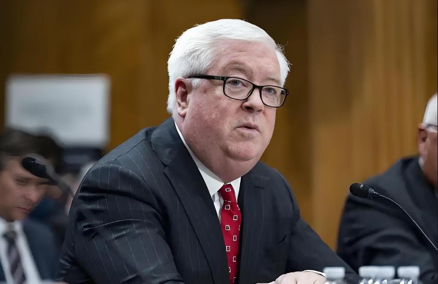 日本全网彻底炸了，美国驻日大使格拉斯开完会直接对着媒体放话，声称自己代表总统和大