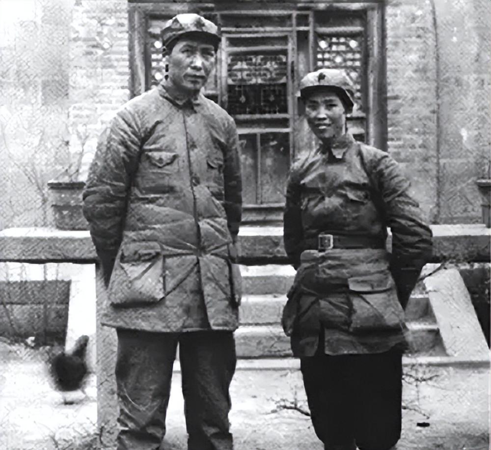 1935年4月23日傍晚，在长征途中，毛泽东得到急报，贺子珍因敌机轰炸，受伤了，