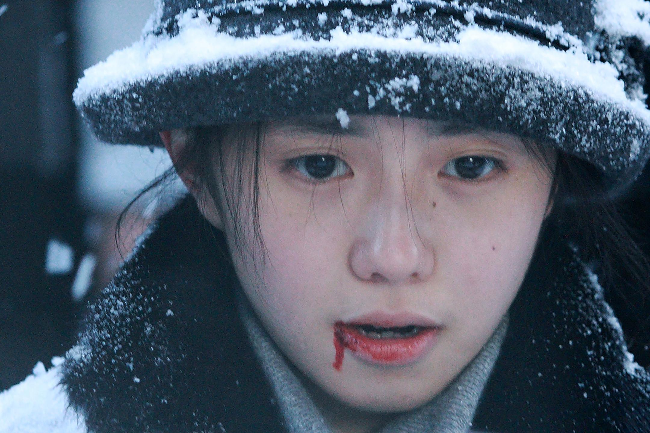 悬崖之上 我的评分：乌特拉下的希望之光  电影《悬崖之上》由张艺谋执导，张译、于