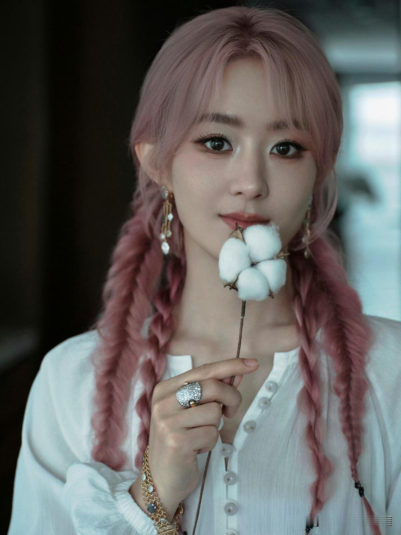 赵丽颖女神双马尾造型！[送心]
重拾一缕惬意时光，与云对话，与风握手，与内心的自