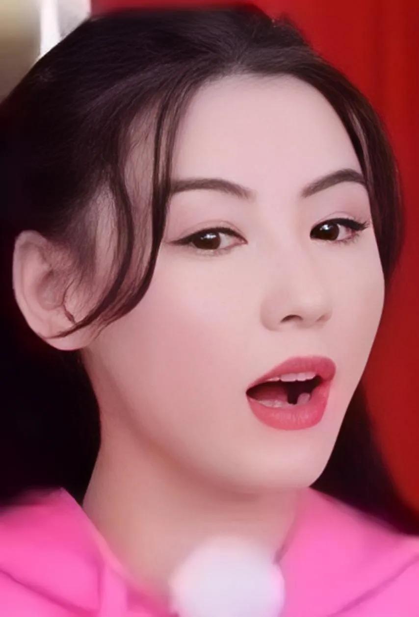 谢霆锋的儿子不姓谢，姓张，真是让人，百思不得其解。张柏芝的小儿子问到:“妈妈，我
