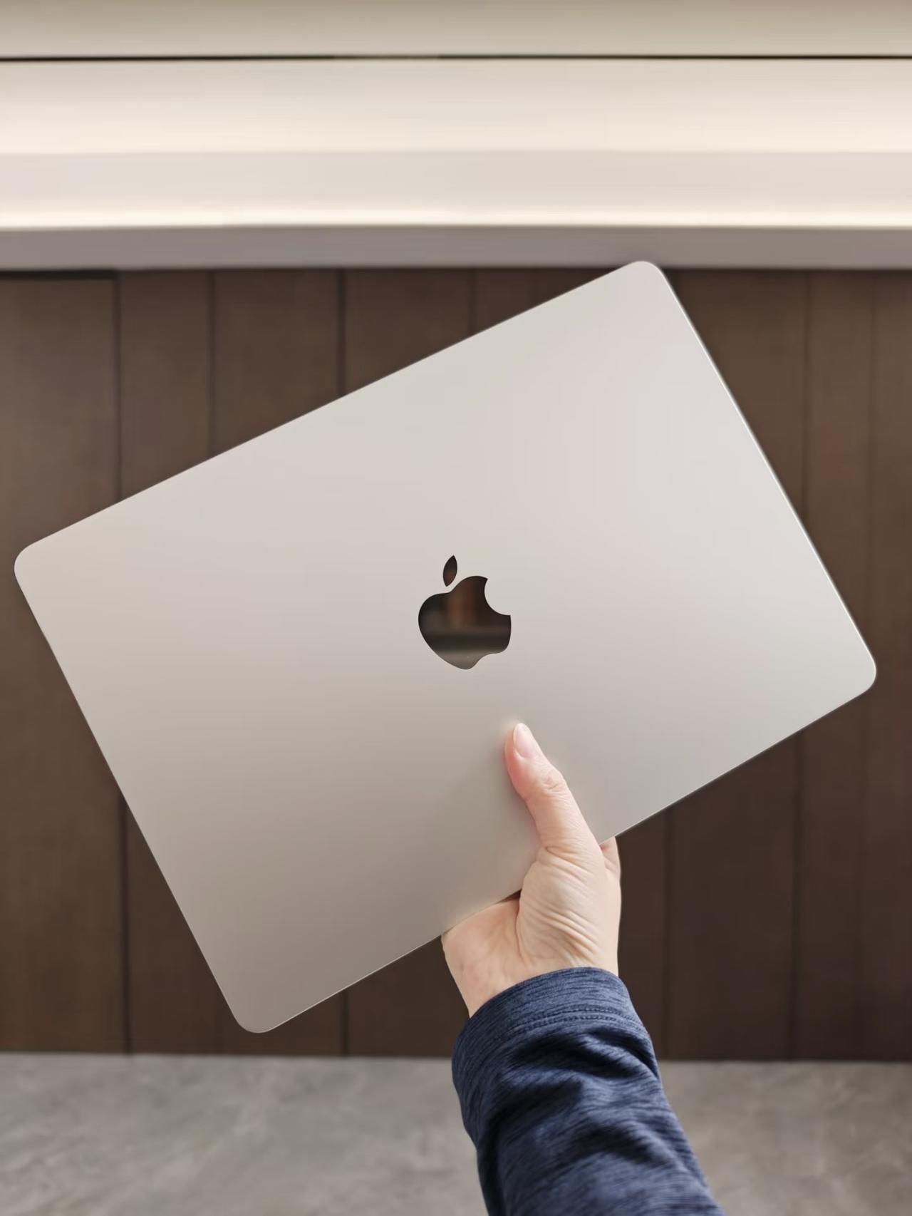内存短缺致苹果MacBook Air M5一机难求

今年3月发布的MacBoo